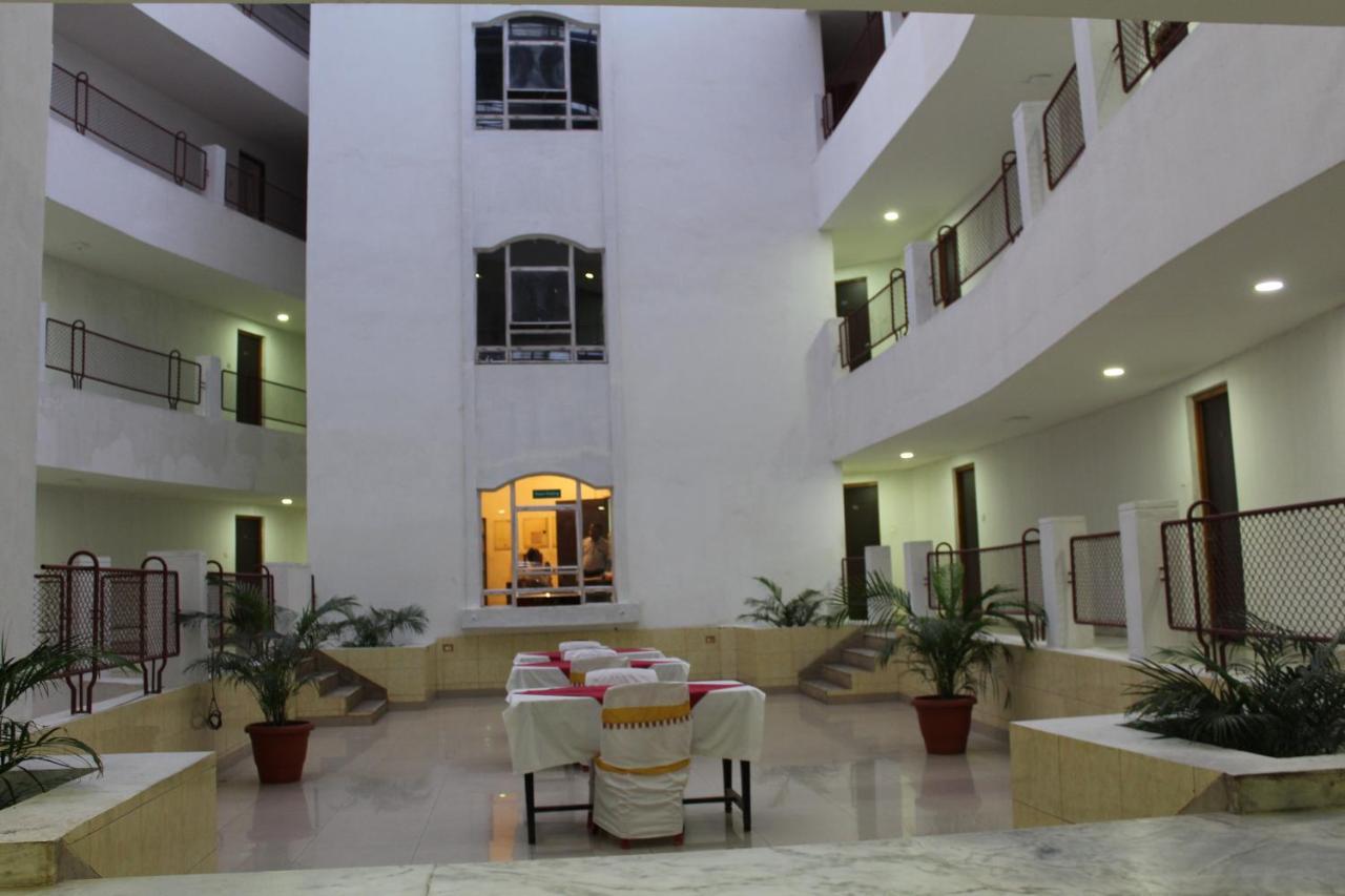 Hotel Pooja International Davanagere Exteriör bild